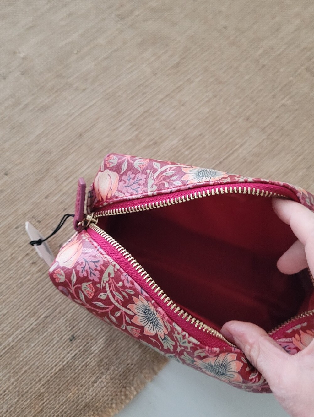 William Morris Strawberrie Theif Wash Bag Nwt